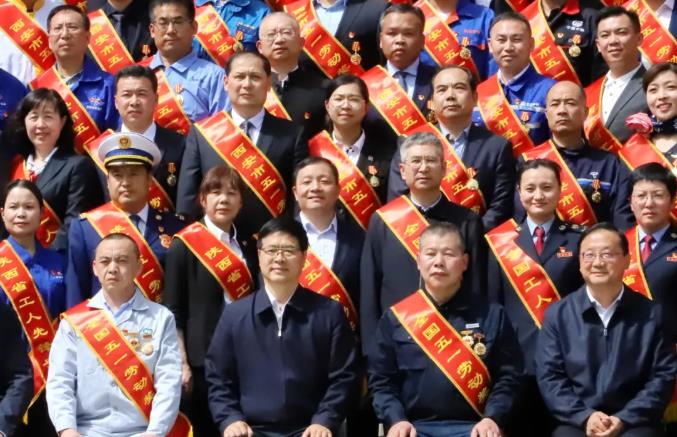 五一庆祝大会召开 球速体育股份收获两项荣誉