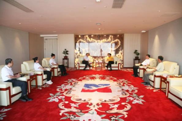 陕西服装学院及五零五药业吕明董事长一行到访球速体育股份