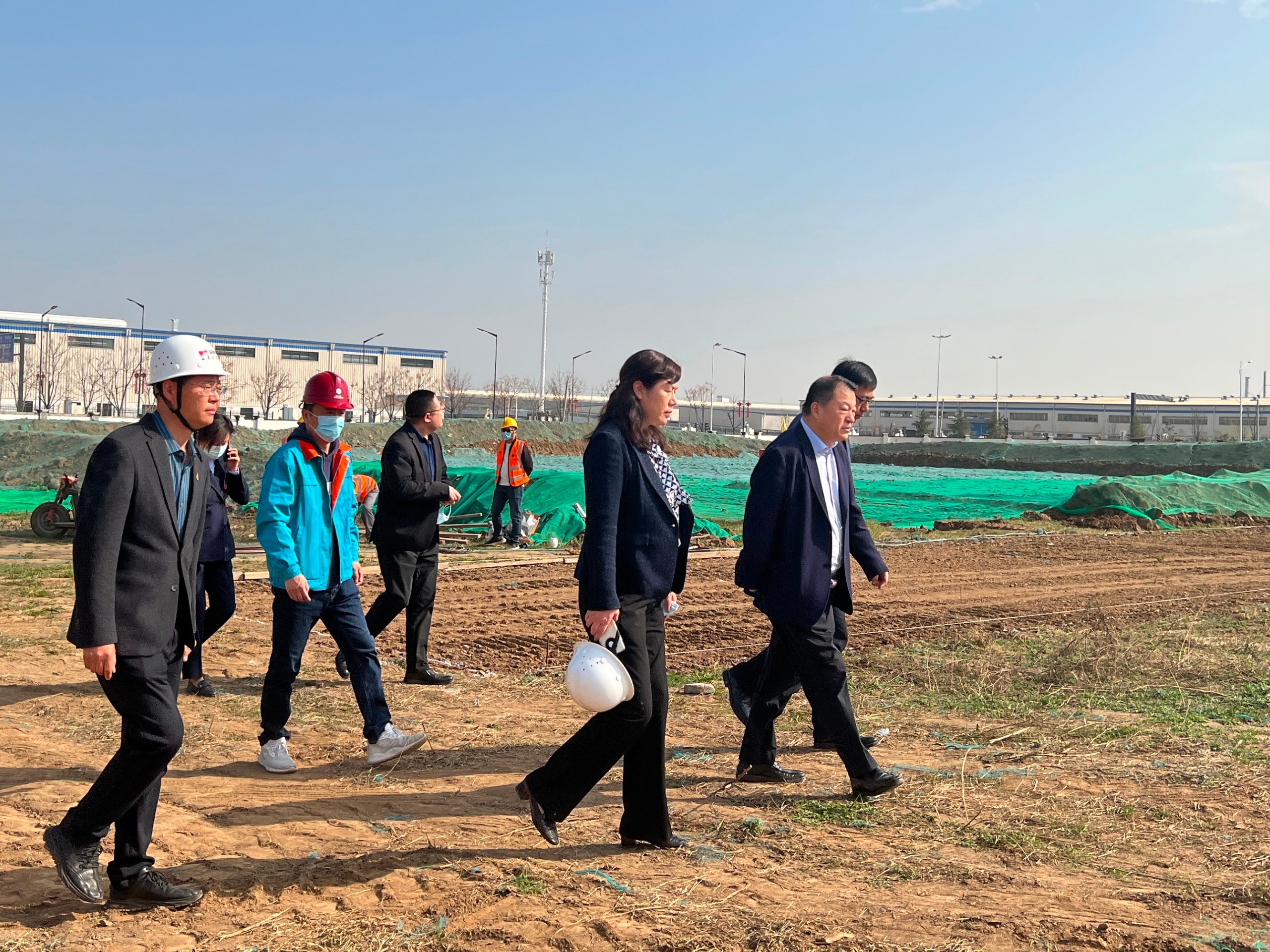 西安高新区观摩团走进球速体育股份制药厂搬迁扩建项目